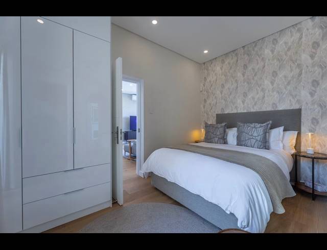 2 BEDROOM APARTMENT TO LET IN SEA POINT